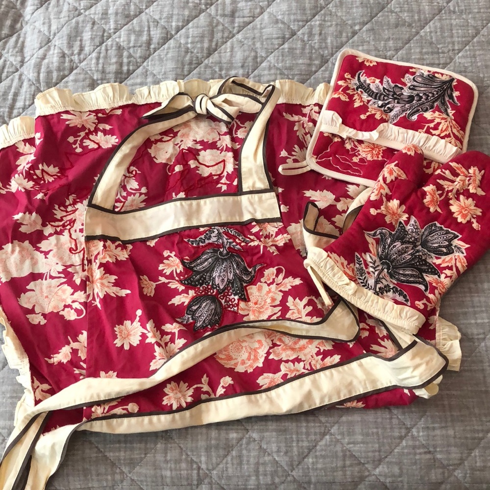 Anthropologie Apron and Oven Mitt Set
